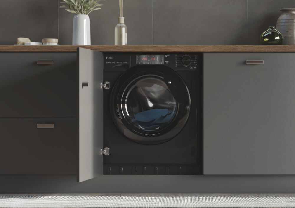 Lavatriçe e integruar Haier HWQ90B416FWBB-S, 9 kg, 1600 rpm, motor inverter BPM, Klasi A, E zezë me shkëlqim, 15+1 programe, L x H x L (cm) 60x53x82