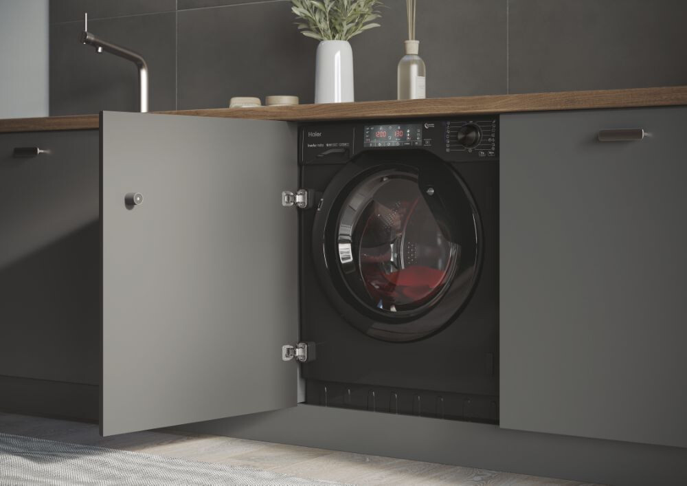 Lavatriçe e integruar Haier HWQ90B416FWBB-S, 9 kg, 1600 rpm, motor inverter BPM, Klasi A, E zezë me shkëlqim, 15+1 programe, L x H x L (cm) 60x53x82