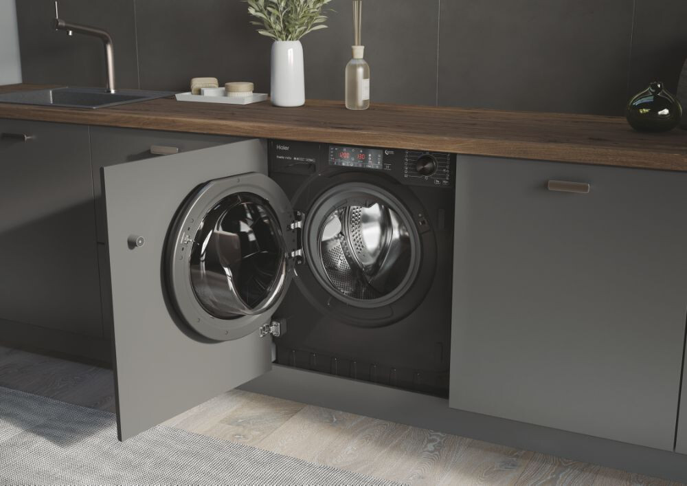 Lavatriçe e integruar Haier HWQ90B416FWBB-S, 9 kg, 1600 rpm, motor inverter BPM, Klasi A, E zezë me shkëlqim, 15+1 programe, L x H x L (cm) 60x53x82