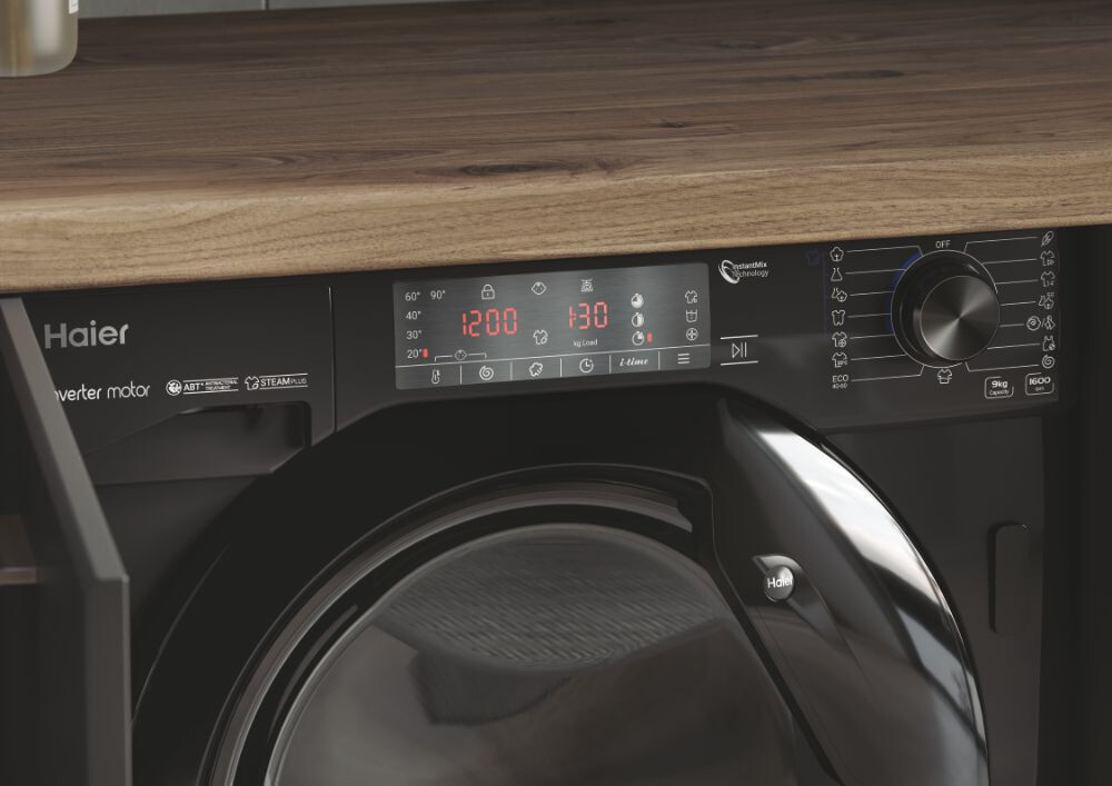 Lavatriçe e integruar Haier HWQ90B416FWBB-S, 9 kg, 1600 rpm, motor inverter BPM, Klasi A, E zezë me shkëlqim, 15+1 programe, L x H x L (cm) 60x53x82
