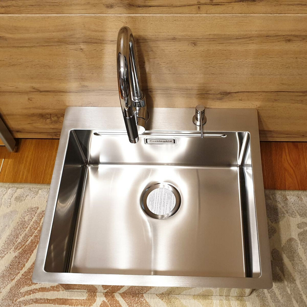 Lavaman kuzhine  inox CookingAid LUX STEP 57 + Bonus: kundrejt grirës ABS i kthyeshëm në kulluesin e enëve + valvula automatike kullimi + aksesorët e montimit