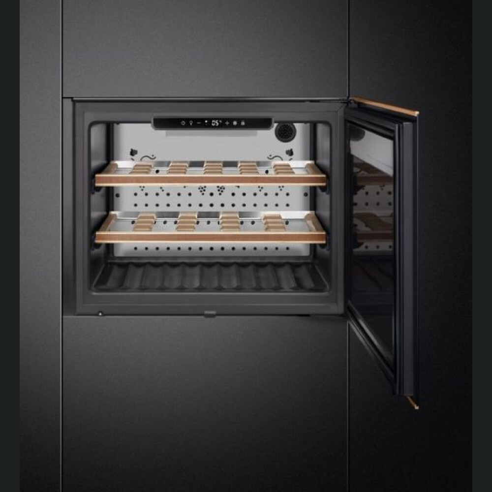 Ftohës i integruar i verës Smeg - Dolce Stil Novo, 21 shishe, 45 cm