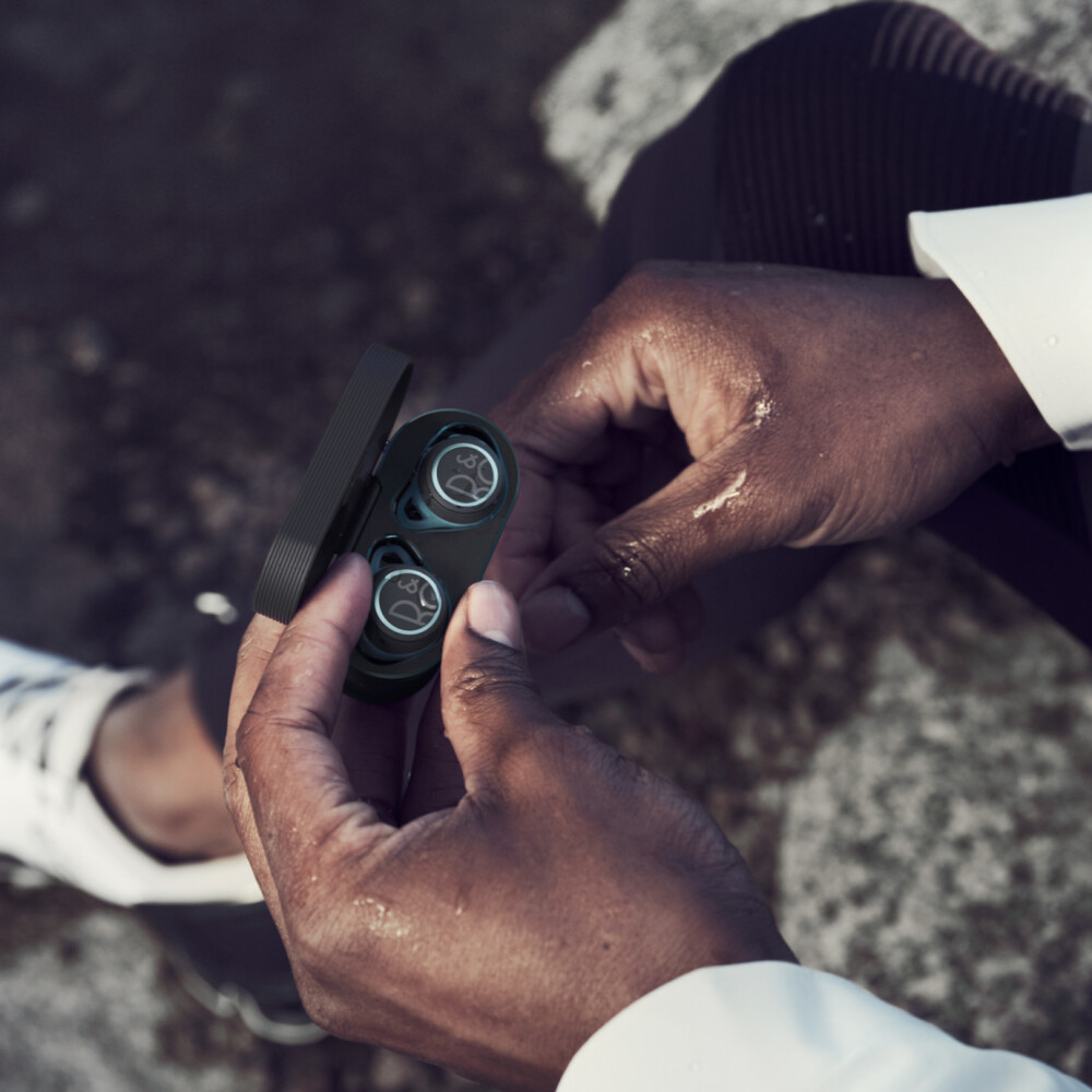 Kufje me valë në vesh Bang & Olufsen Beoplay E8 Sport, të papërshkueshëm nga uji, Blu Oxygen