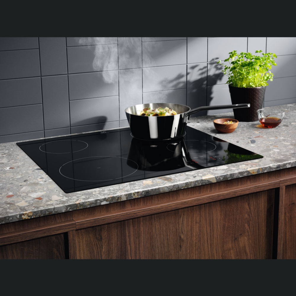 Pllakë me induksion Electrolux LIB60420CK, 60 cm e zezë