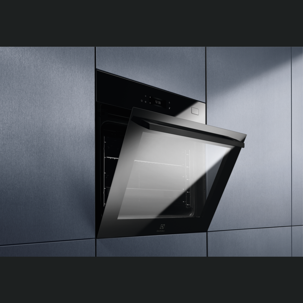 Furrë me avull Electrolux EOB8S39WZ, SteamBoost, 70l, A++