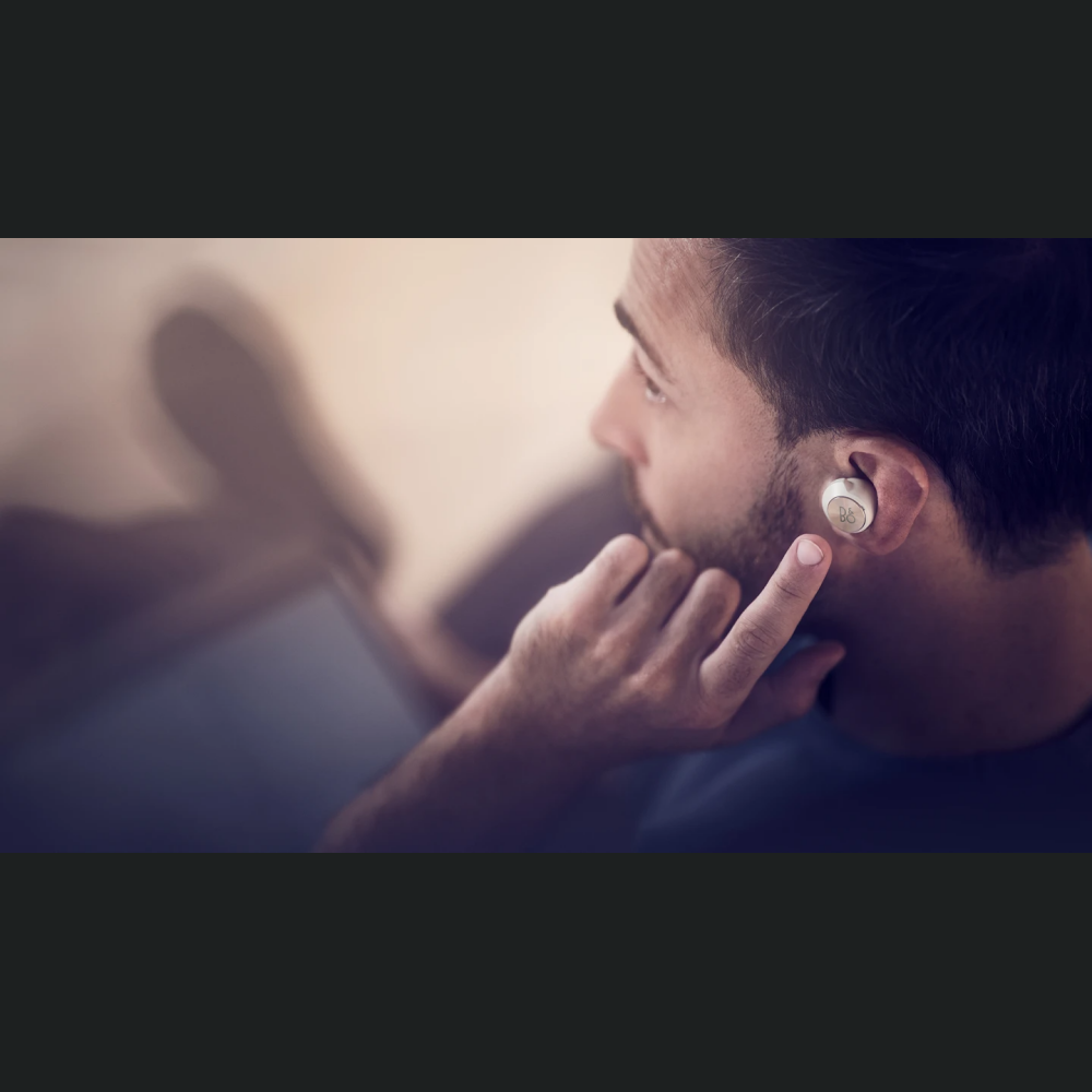 Kufje pa tel Bang & Olufsen Beoplay EQ në vesh, Anulim i Zhurmës Adaptive, Midnight Blue
