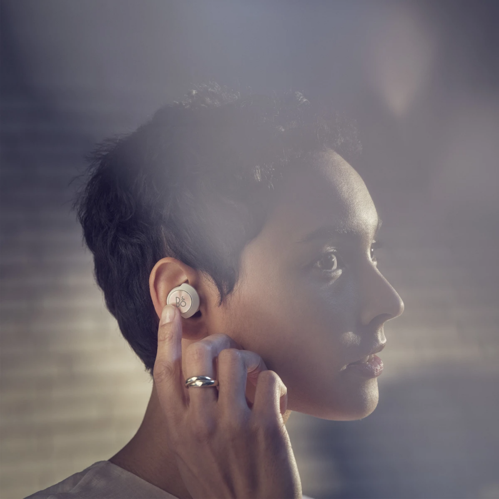 Kufje pa tel Bang & Olufsen Beoplay EQ në vesh, Anulim i Zhurmës Adaptive, Midnight Blue