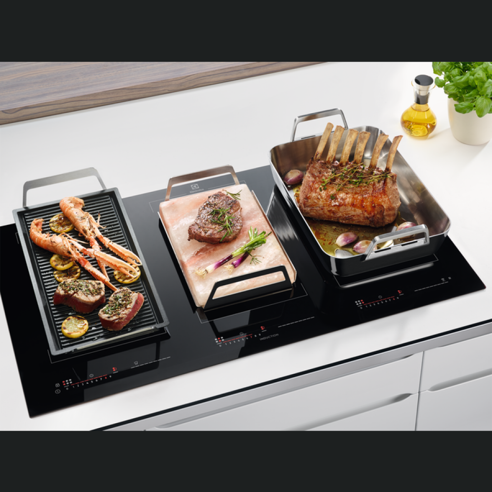 Pllakë induksioni Electrolux EIV9467, Zezë