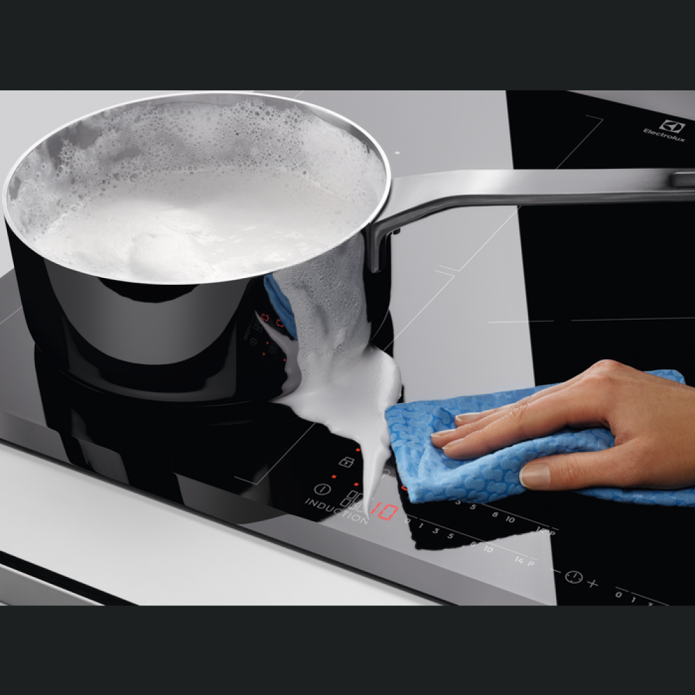 SHOWROOM EXPUS - Pllakë me gaz Electrolux KGG6456K, e zezë, 4 rrjetë, grilë gize