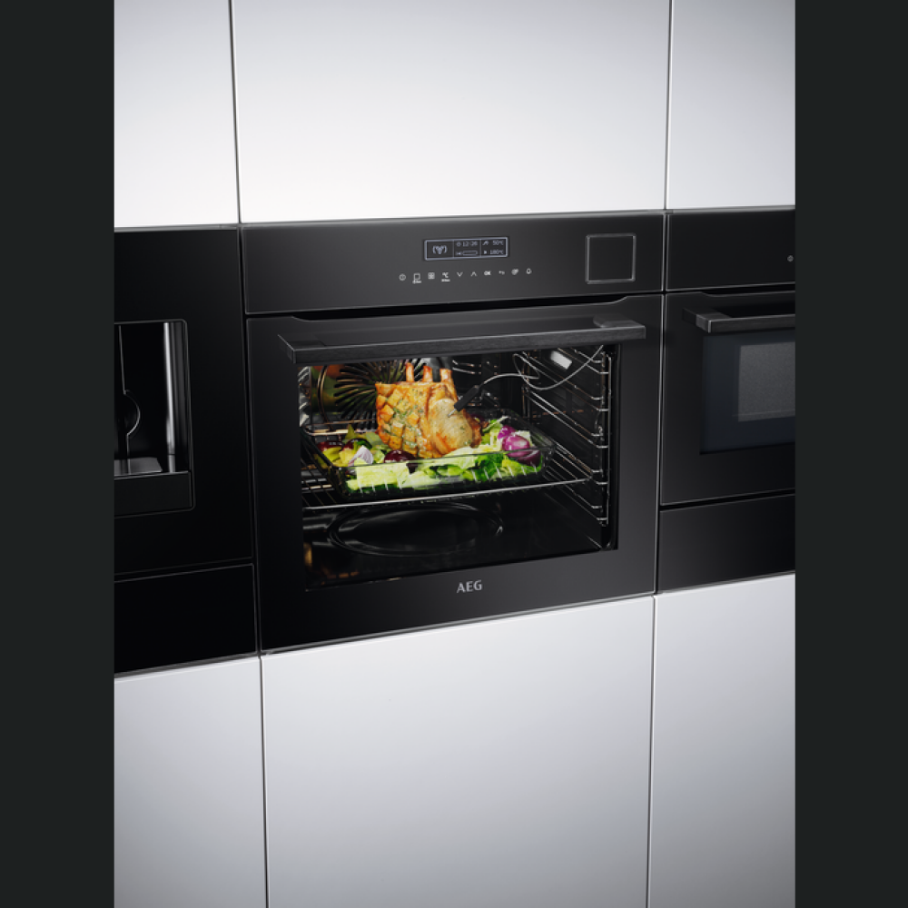 Furrë me funksion avulli AEG BSE792320B, STEAMPRO, A+, 70 l, e zezë