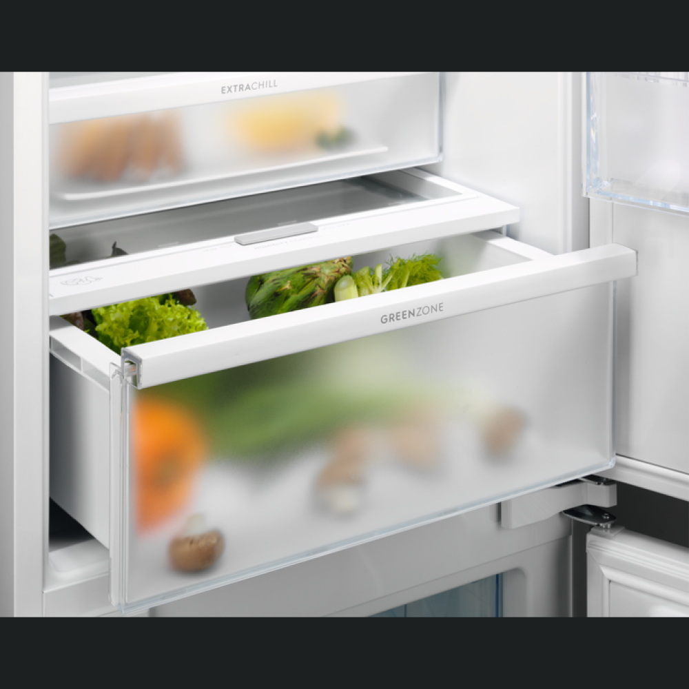 Frigorifer i integruar Electrolux LNG7ME18S, No Frost, klasi E, 248 litra, H 177 cm E bardhe