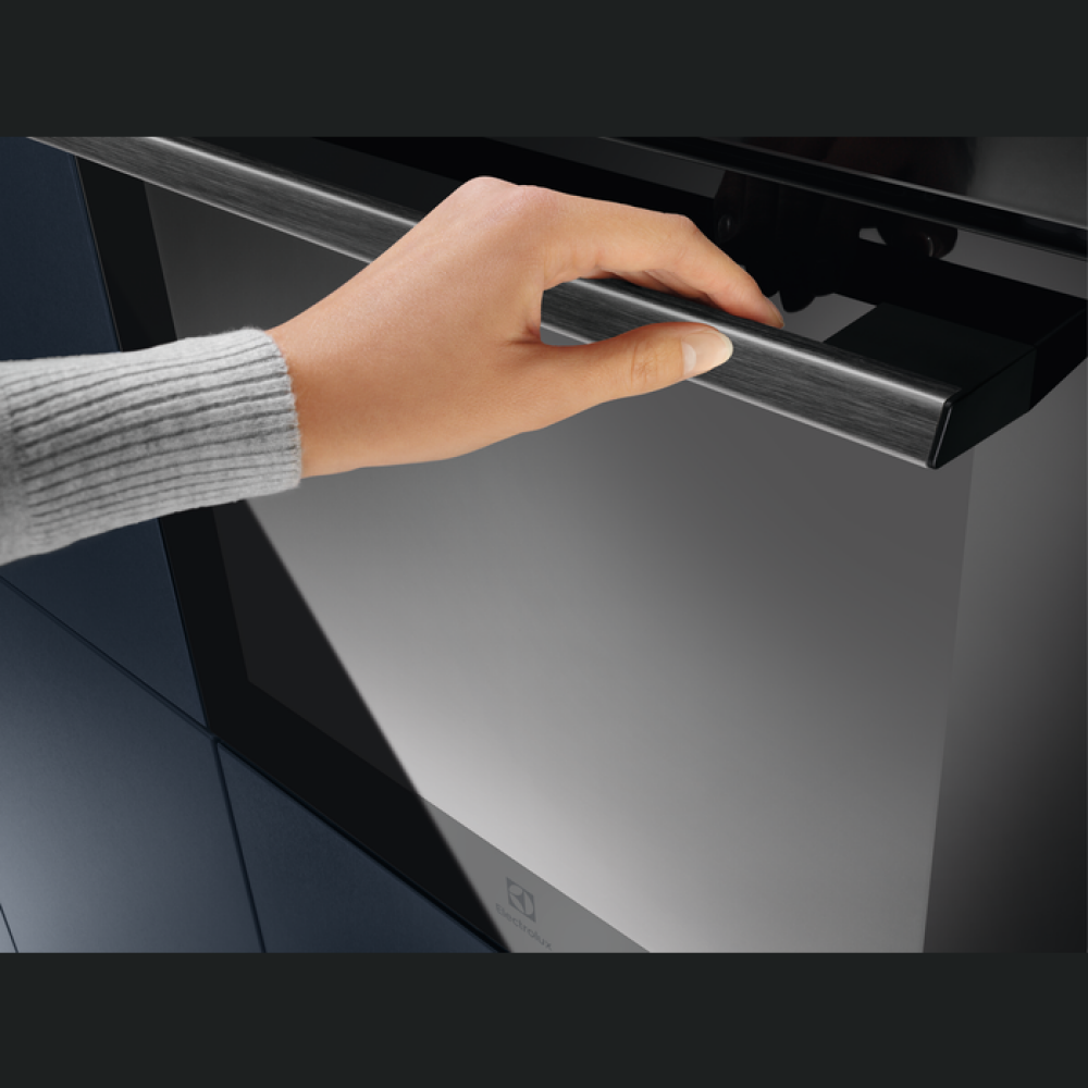 Furrë elektrike me avull Electrolux EOA9S31WZ SteamPro WiFi A++ 70 litra e zezë