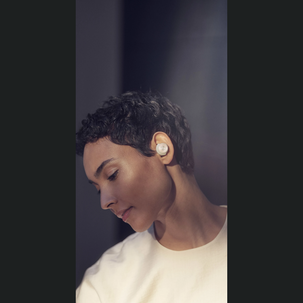 Kufje pa tel Bang & Olufsen Beoplay EQ në vesh, Anulim i Zhurmës Adaptive, Midnight Blue
