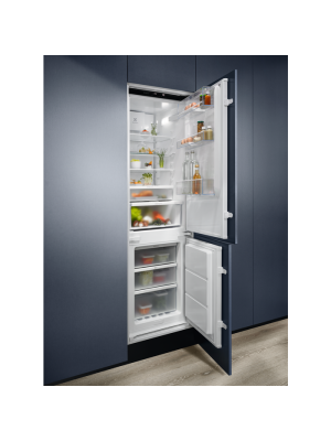 Frigorifer i integruar Electrolux LNG7ME18S, No Frost, klasi E, 248 litra, H 177 cm E bardhe