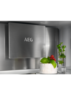 Frigorifer i integruar AEG NSC8M191DS, NO FROST class D, 269 l, H 188 cm