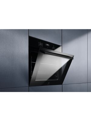 Furrë elektrike e integruar Electrolux SurroundCook me vetëpastruese e EOF5C50BZ, A.65 litra, e zezë
