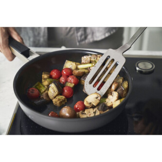 Tigan skuqjeje 20 cm, prej çeliku inox 18/10, me veshje qeramike anti-ngjitëse - Zwilling