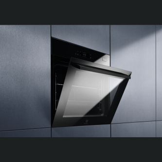 Furrë me avull Electrolux EOB8S39WZ, SteamBoost, 70l, A++