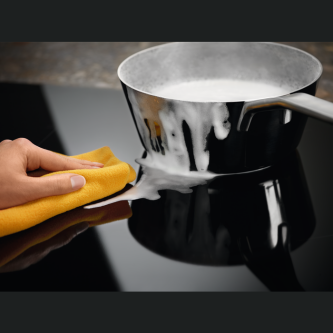Pllakë induksioni Electrolux EIV9467, Zezë