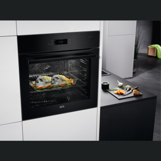 Furrë me avull AEG BSE778380B, STEAMCRISP, me vetëpastrim pirolitik, WIFI, 72 l, e zezë, A+
