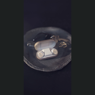 Kufje pa tel Bang & Olufsen Beoplay EQ në vesh, Anulim i Zhurmës Adaptive, Midnight Blue